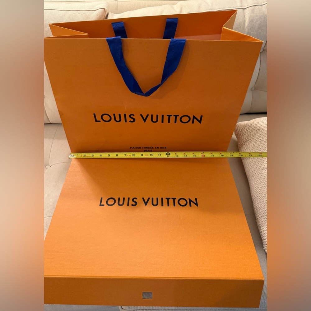 Louis Vuitton Gift bag and Box